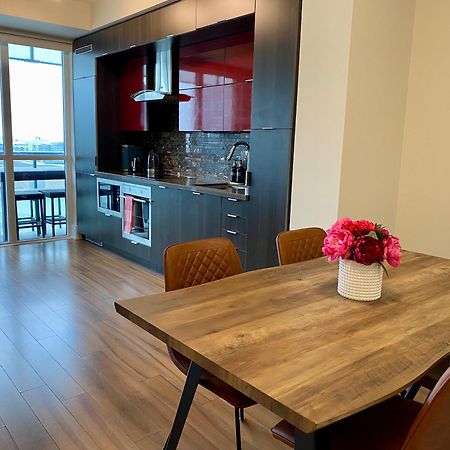 Central Toronto Suite - Free Parking, City Views, Near Cn Tower Kültér fotó