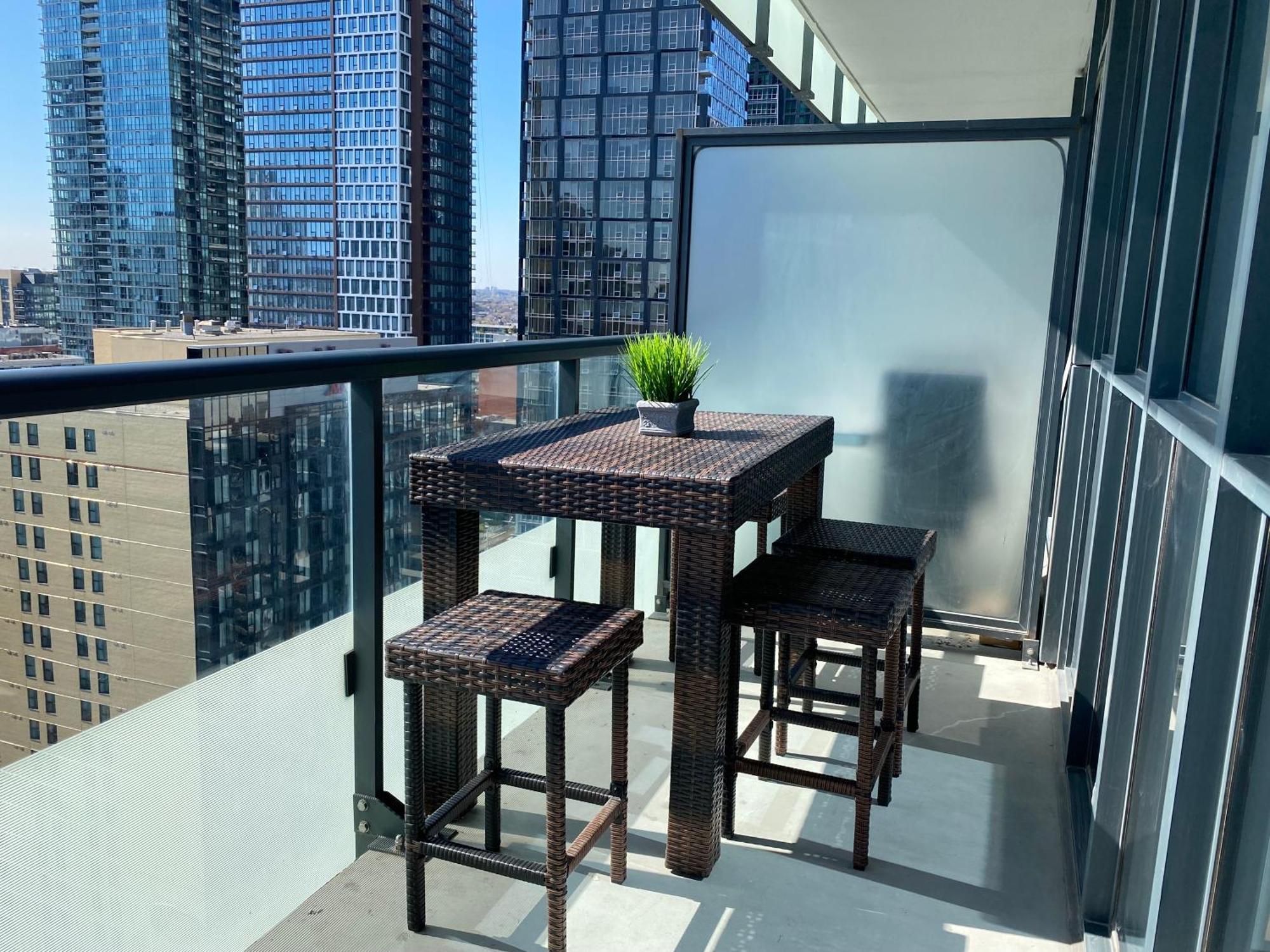 Central Toronto Suite - Free Parking, City Views, Near Cn Tower Kültér fotó