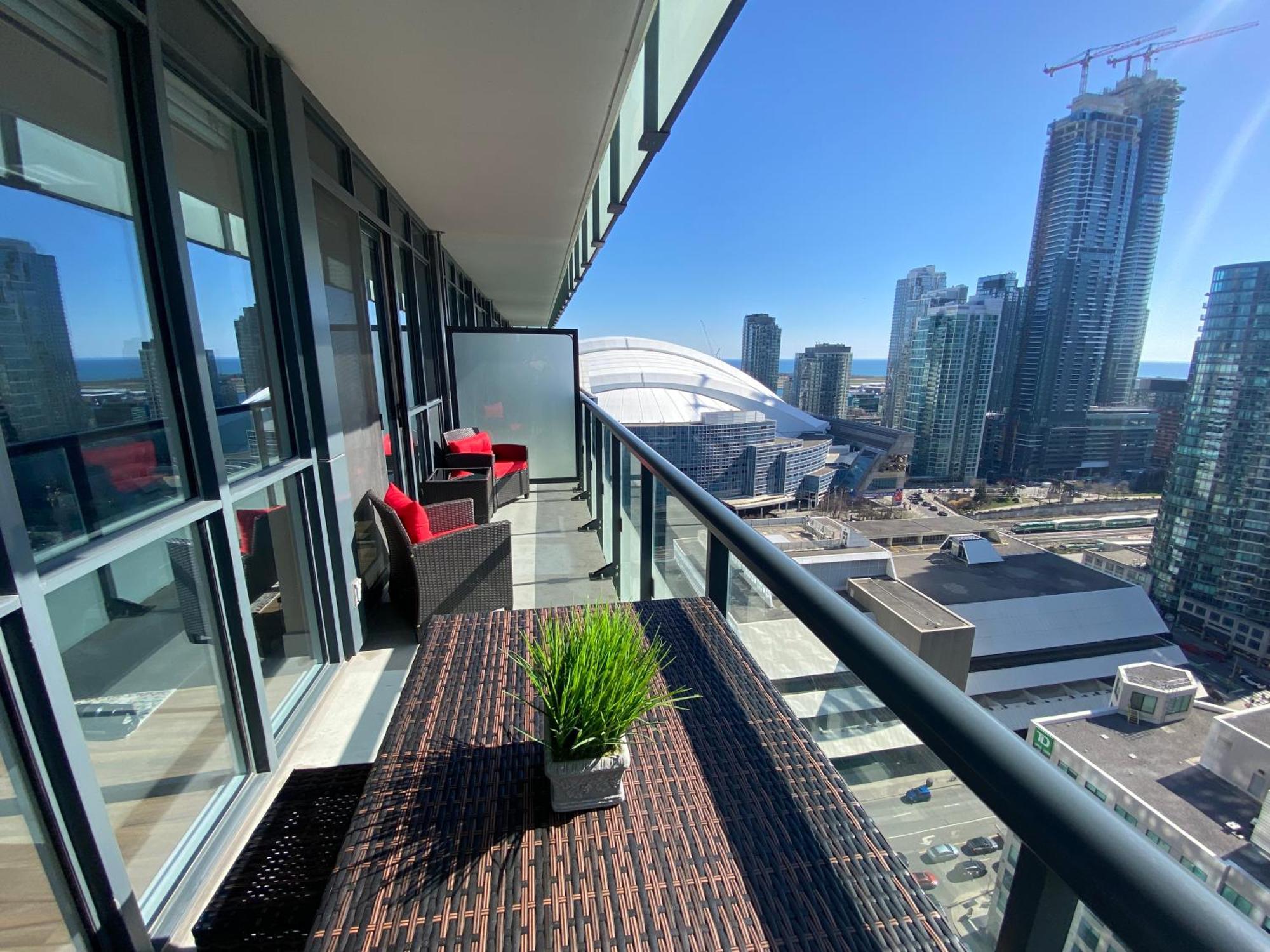 Central Toronto Suite - Free Parking, City Views, Near Cn Tower Kültér fotó