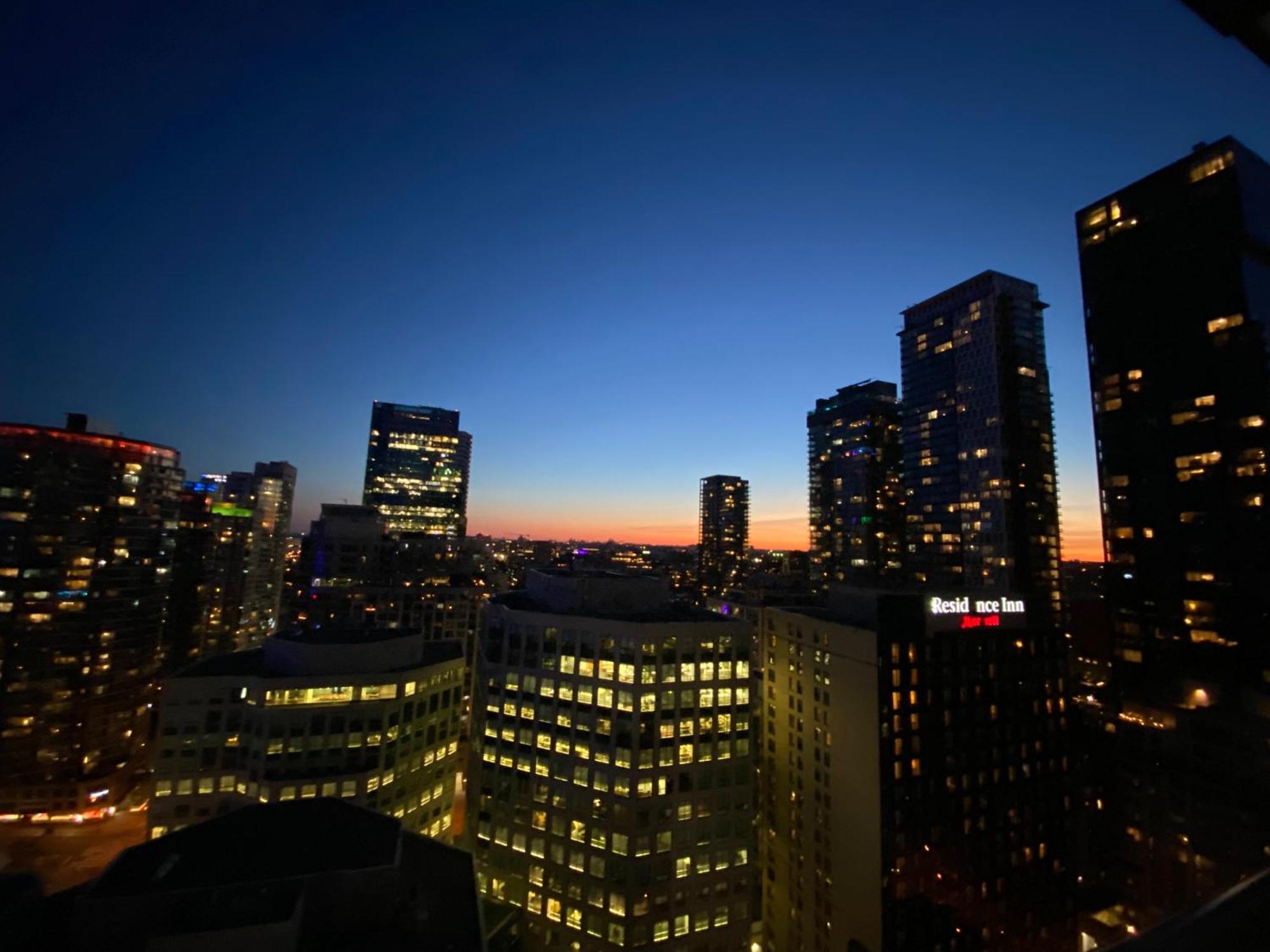 Central Toronto Suite - Free Parking, City Views, Near Cn Tower Kültér fotó